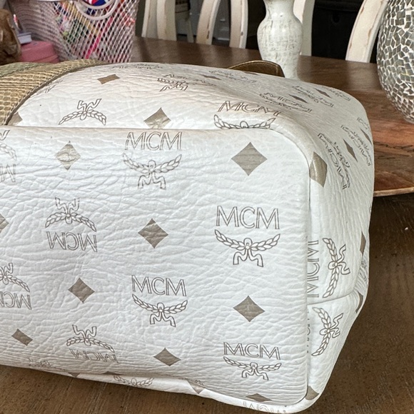 MCM Princess Lion White and Gold tote Bag with COA - Picture 11 of 16